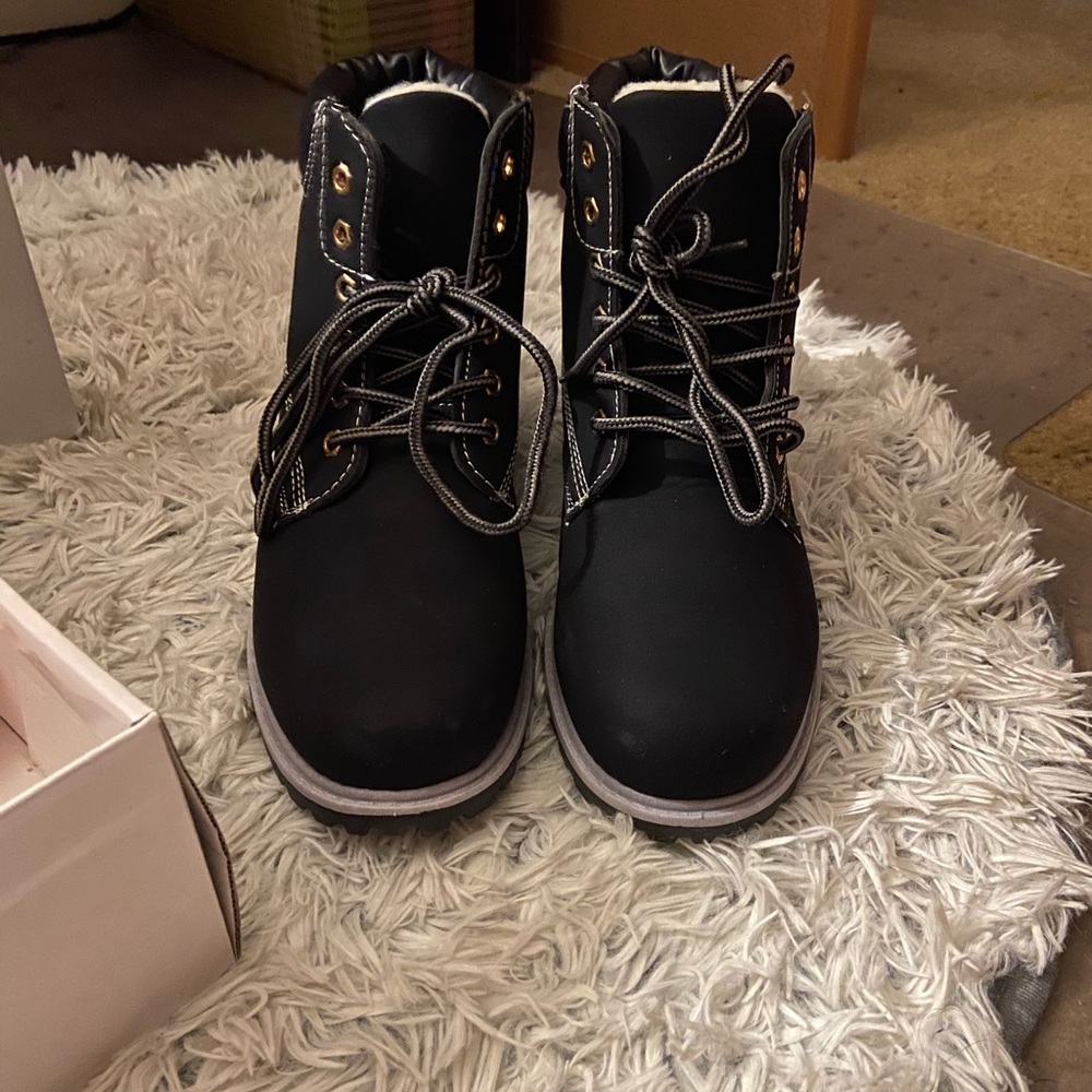 Boots - Picture 3 of 7
